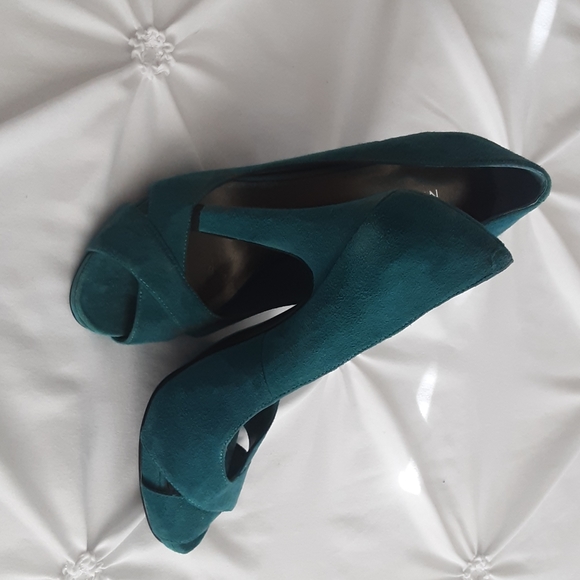 Nine West Green Suede Open Toe Shoes - Picture 2 of 4